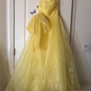Elegant Yellow Strapless Gown
